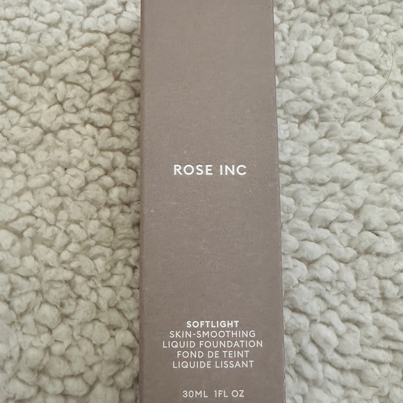 ROSE INC
Softlight Skin-Smoothing Hydrating Non-Comedogenic Foundation - Picture 3 of 7